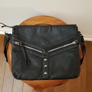 Scarleton Chic V Design Crossbody Bag - black